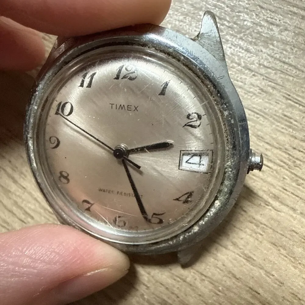 Vintage Timex Mens Watch Fancy Silver Sunburst Dial w/ Date 1979 L2